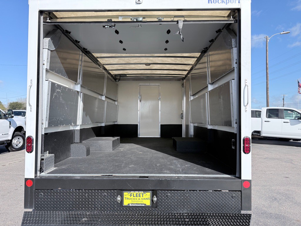 2022 Chevrolet Express Image 10