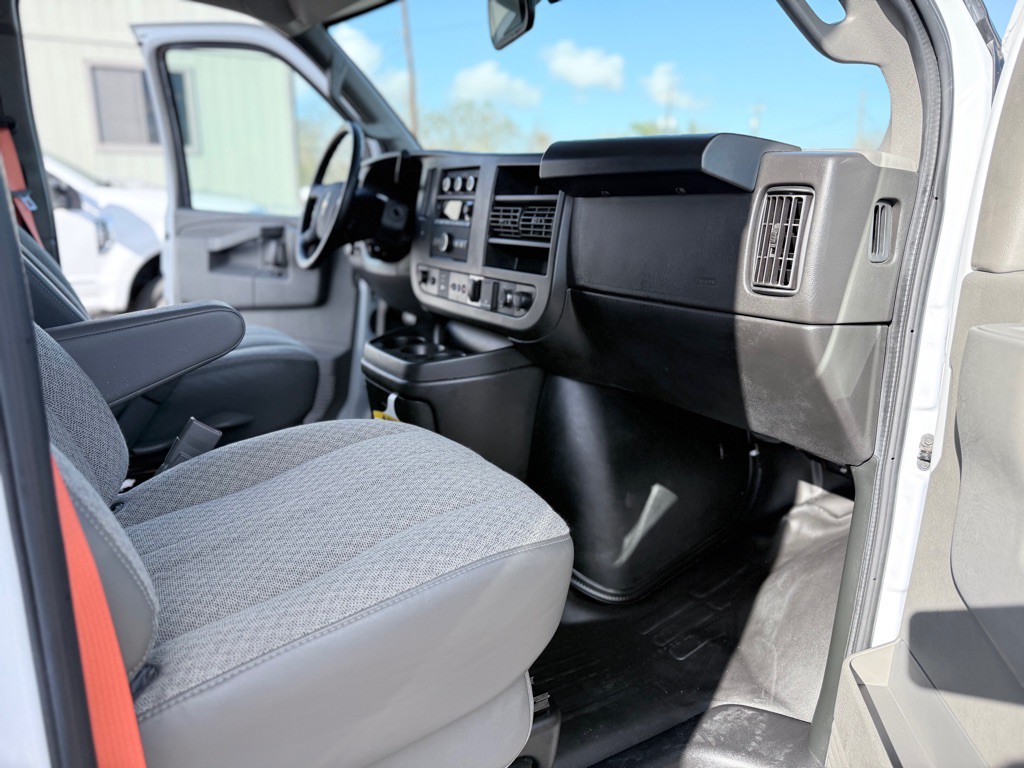 2022 Chevrolet Express Image 13