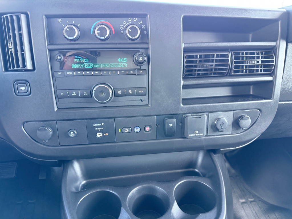 2022 Chevrolet Express Image 14