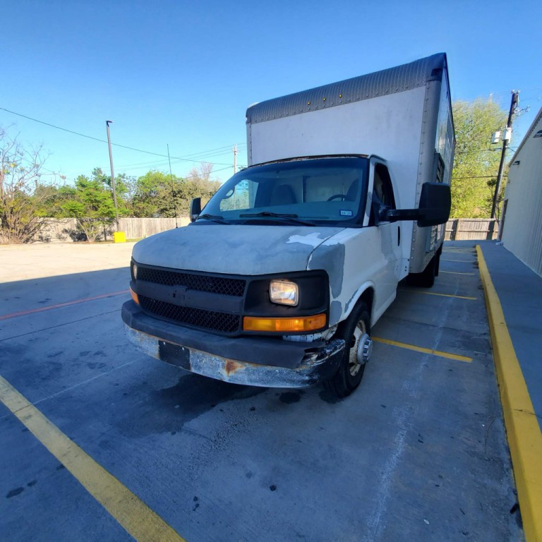2012 Chevrolet Express Image 2
