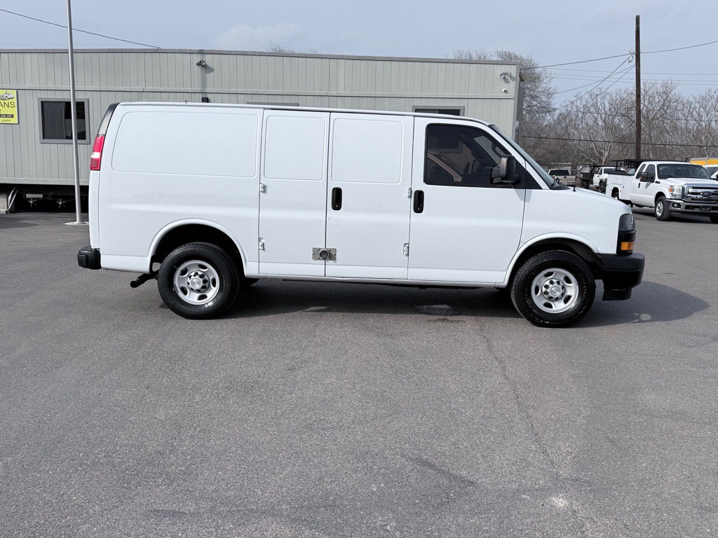 2020 Chevrolet Express Image 4