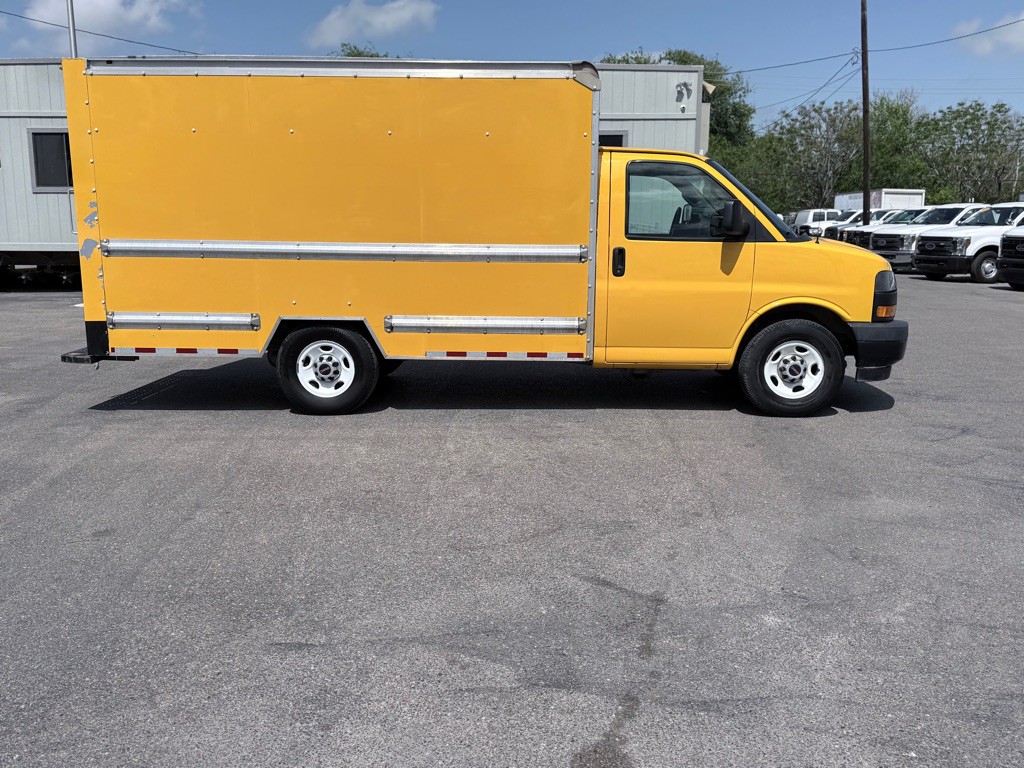 2018 GMC Savana Image 4