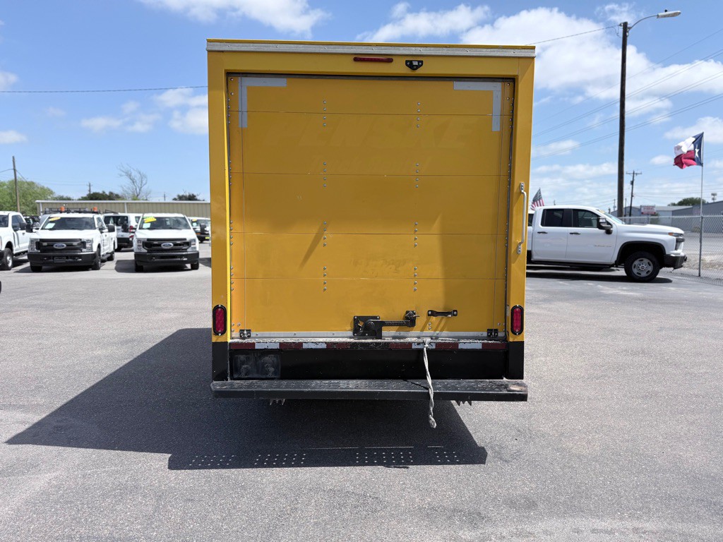 2018 GMC Savana Image 6