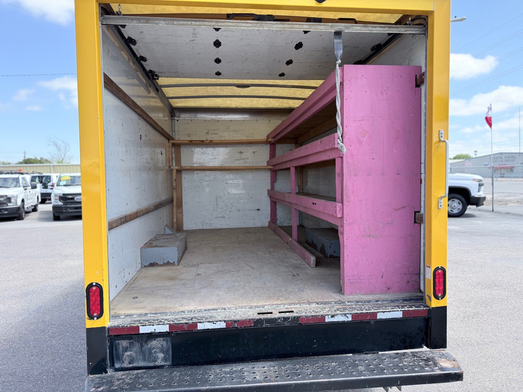 2018 GMC Savana Image 10