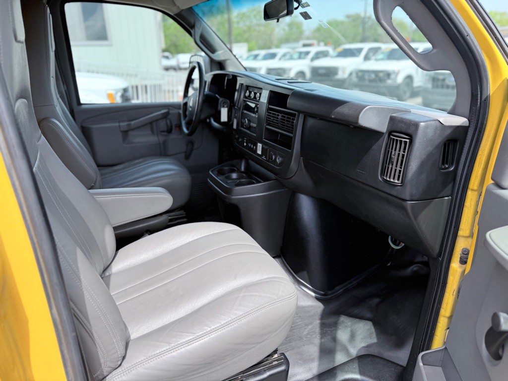 2018 GMC Savana Image 11