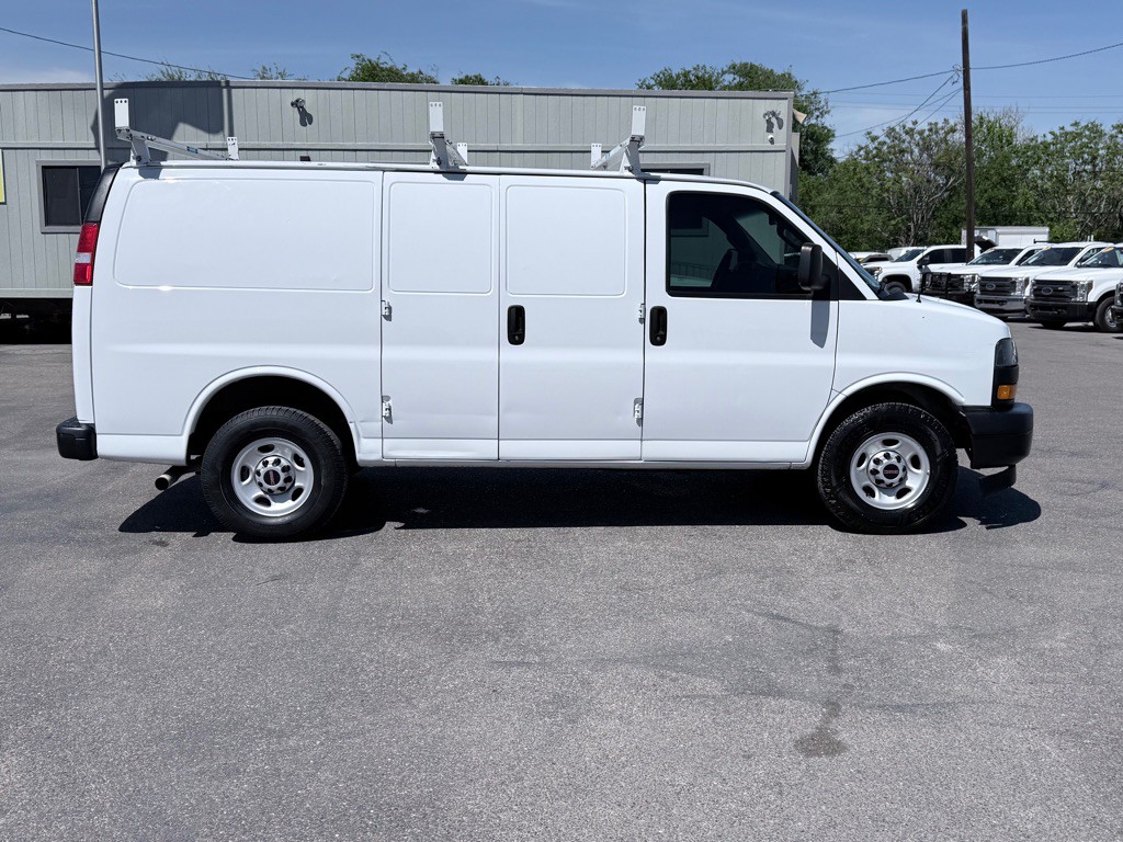 2020 GMC Savana Image 4