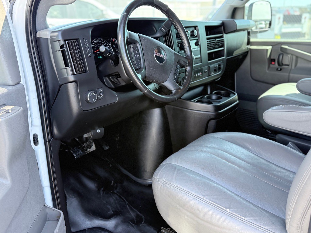 2020 GMC Savana Image 9