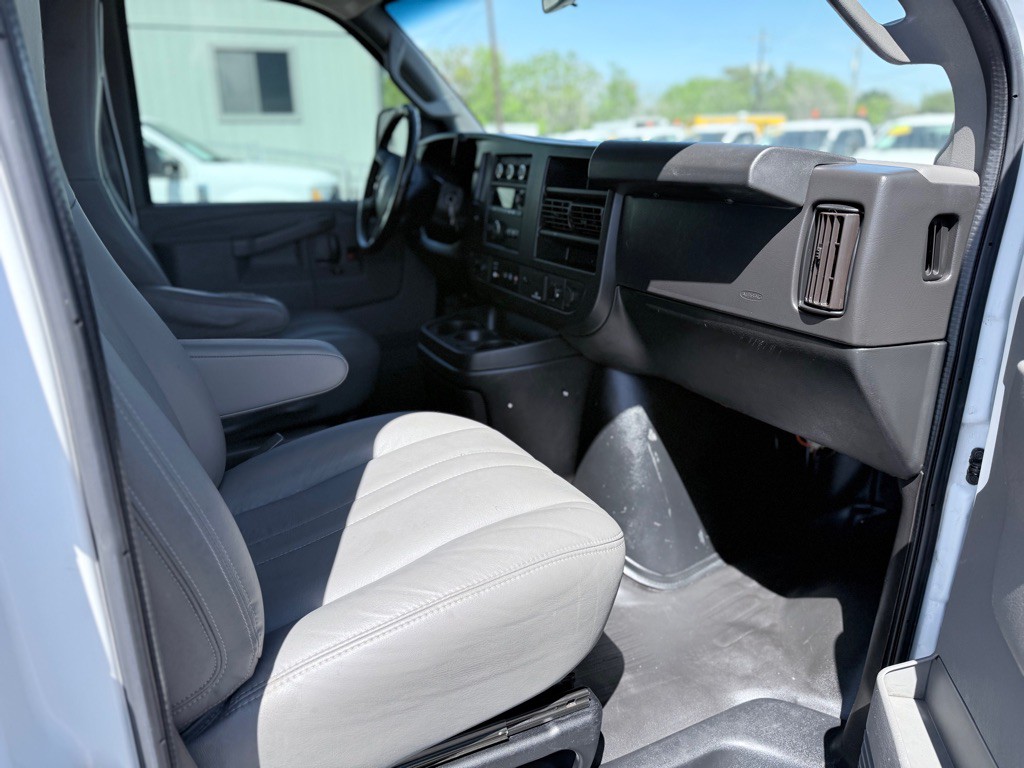 2020 GMC Savana Image 12