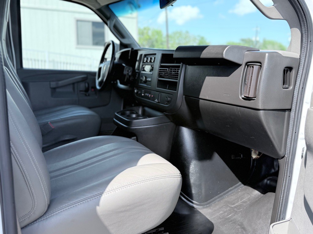 2019 Chevrolet Express Image 12