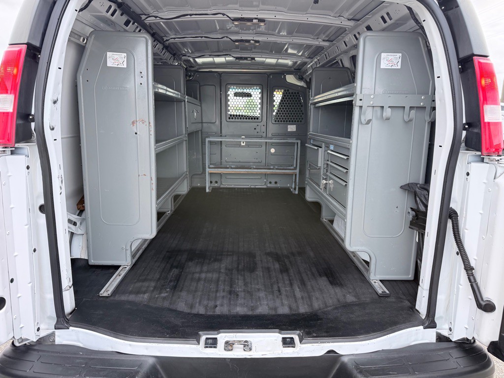 2021 Chevrolet Express Image 10
