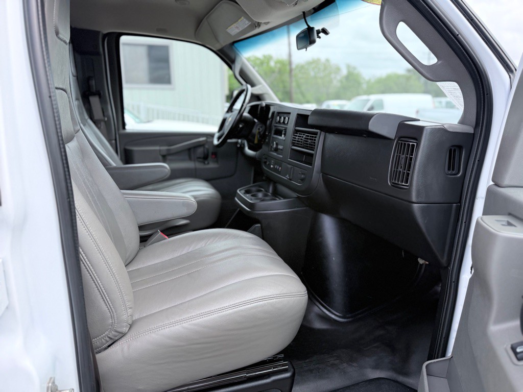 2021 Chevrolet Express Image 14
