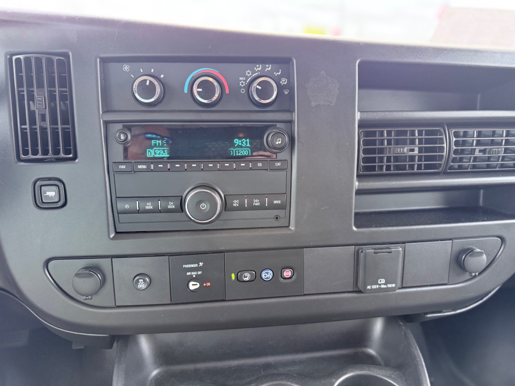 2021 Chevrolet Express Image 15