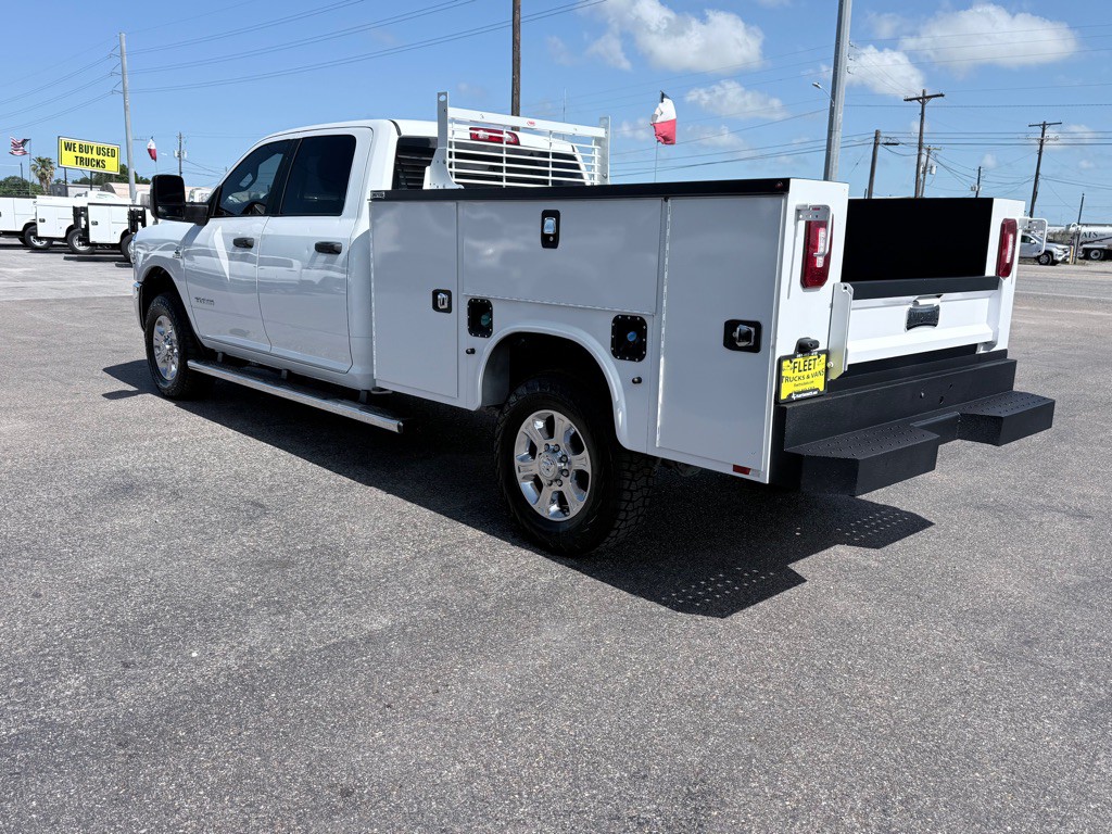 2023 RAM 3500 Image 8