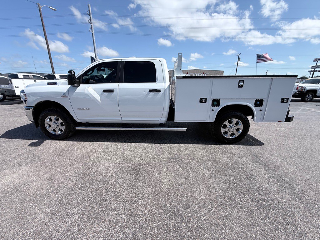 2023 RAM 3500 Image 9