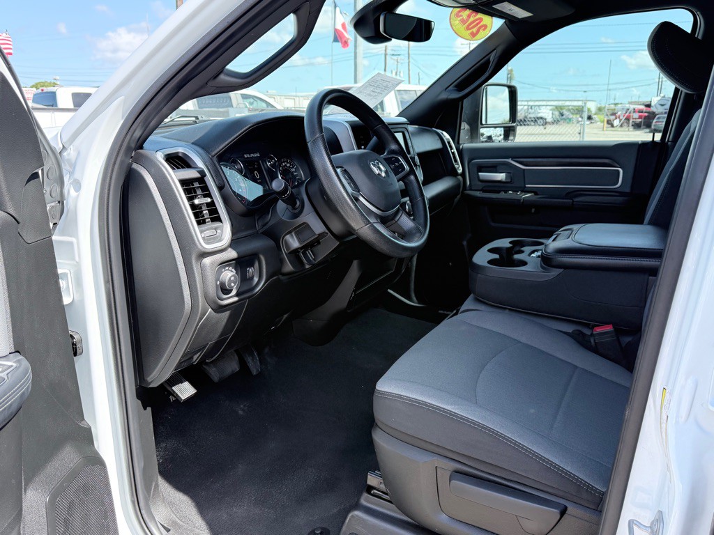 2023 RAM 3500 Image 10