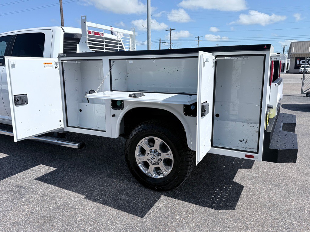 2023 RAM 3500 Image 12