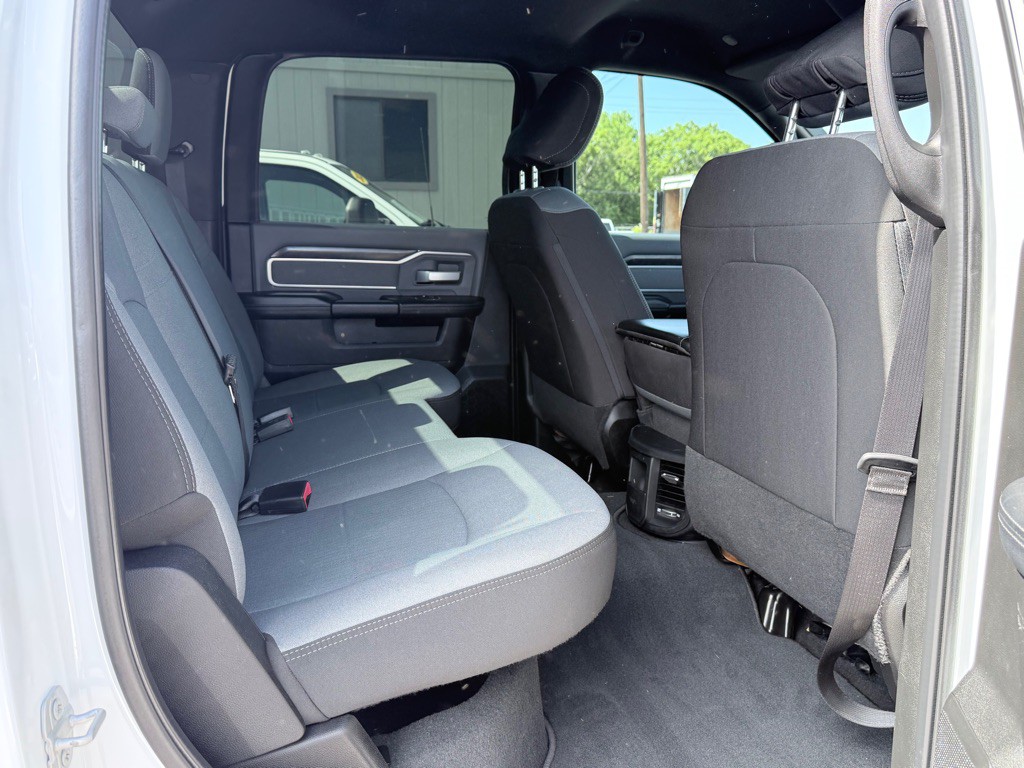 2023 RAM 3500 Image 15