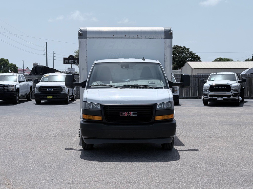 2021 GMC Savana Image 2