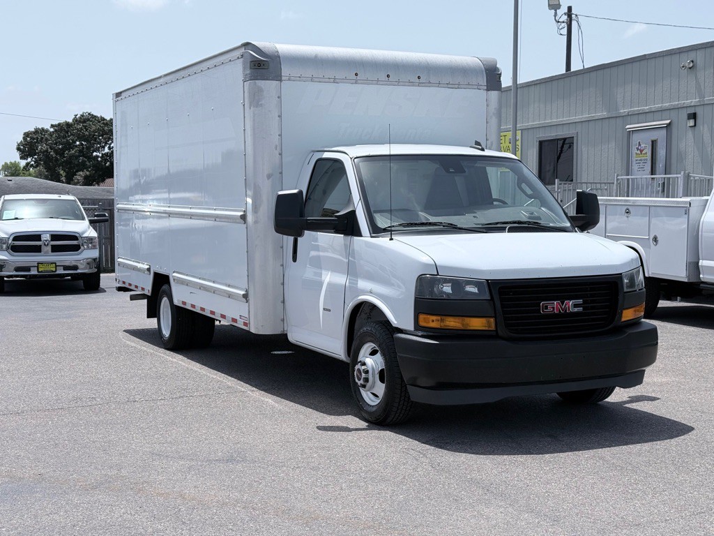 2021 GMC Savana Image 3