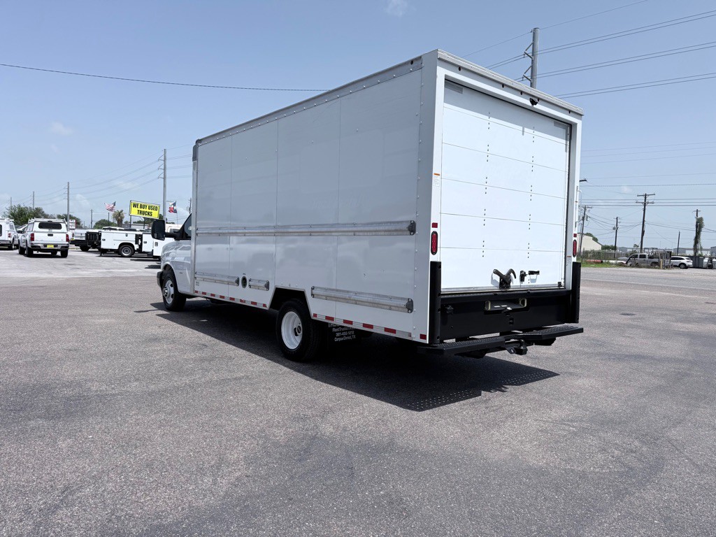 2021 GMC Savana Image 7