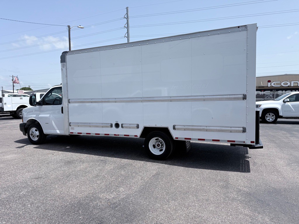2021 GMC Savana Image 8