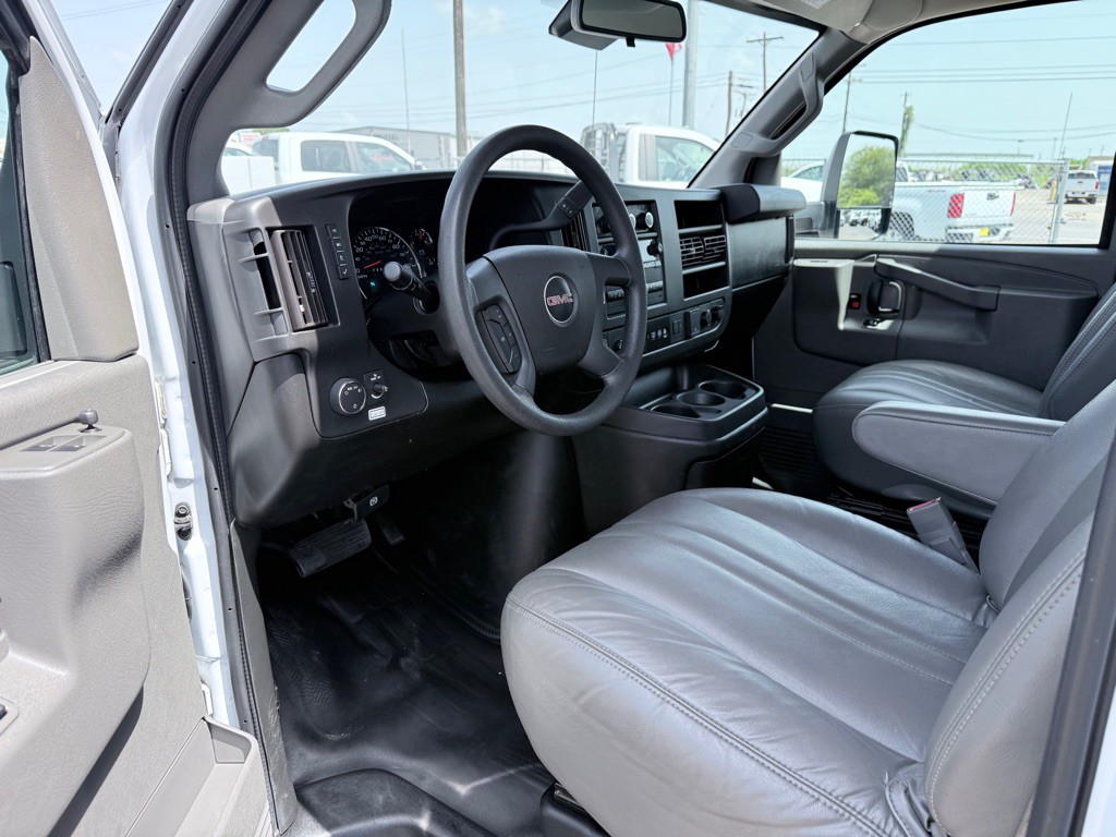 2021 GMC Savana Image 9
