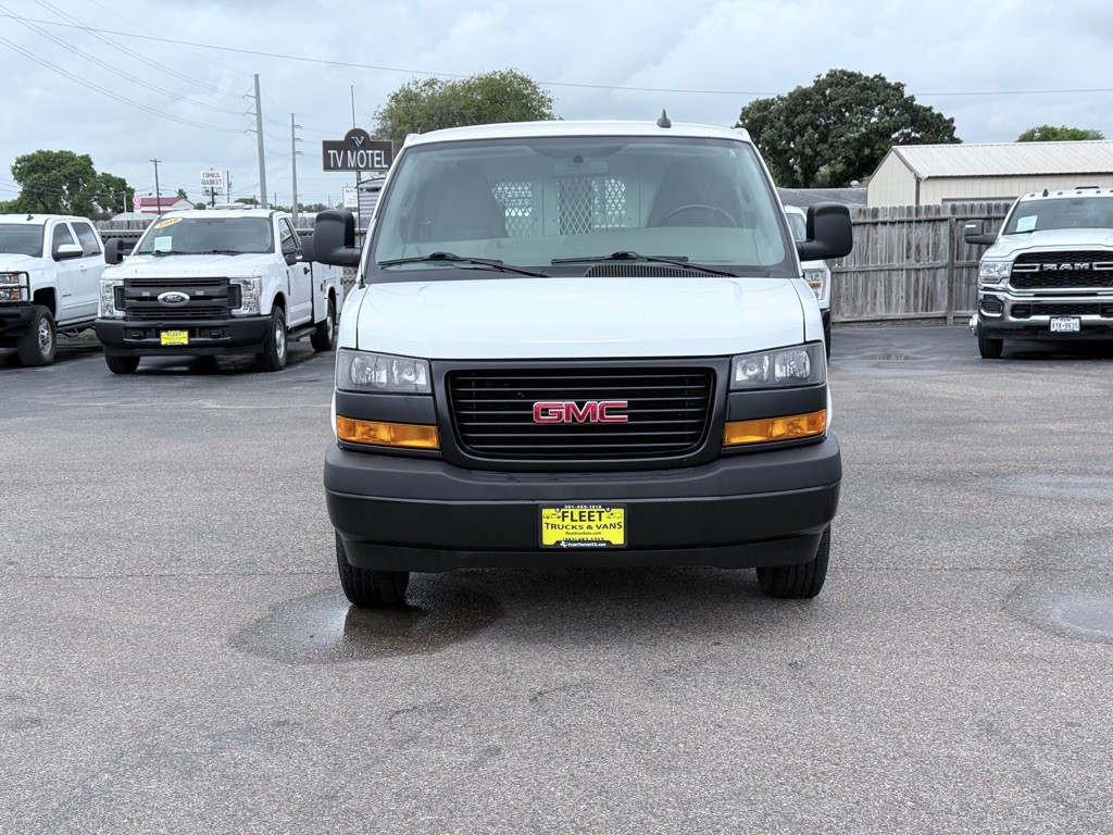 2022 GMC Savana Image 2