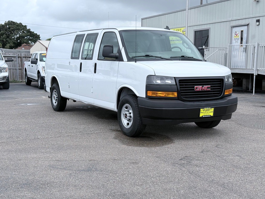 2022 GMC Savana Image 3