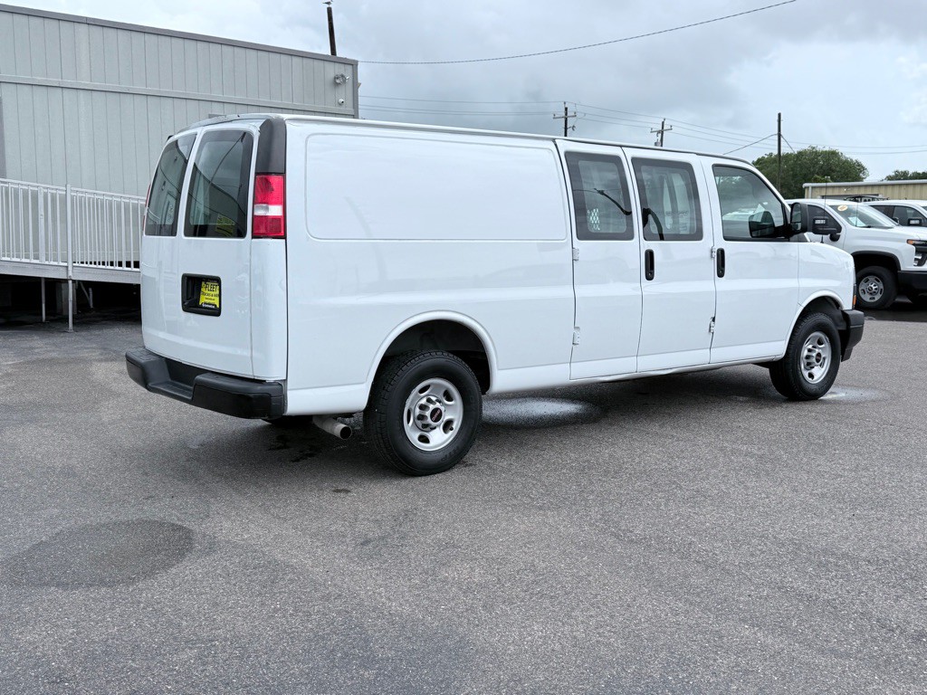 2022 GMC Savana Image 5