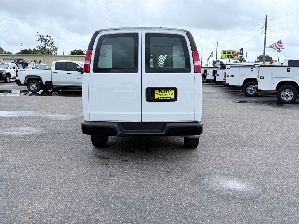 2022 GMC Savana Image 6