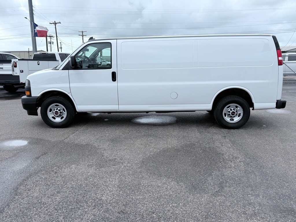 2022 GMC Savana Image 8