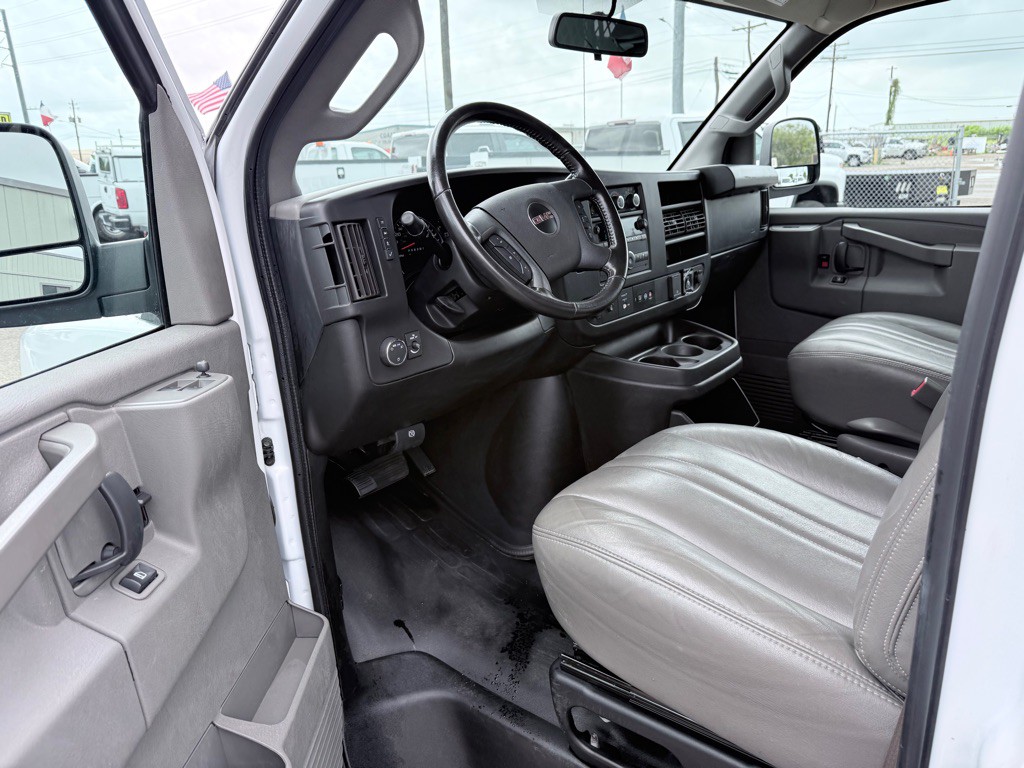 2022 GMC Savana Image 9