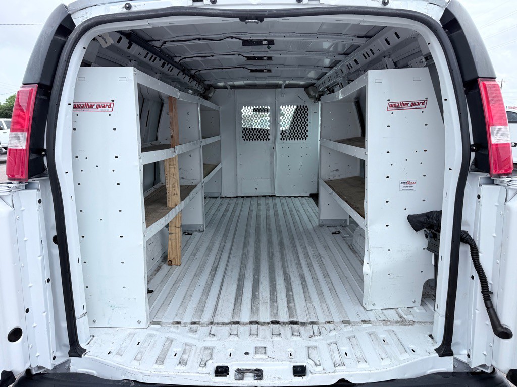 2022 GMC Savana Image 10