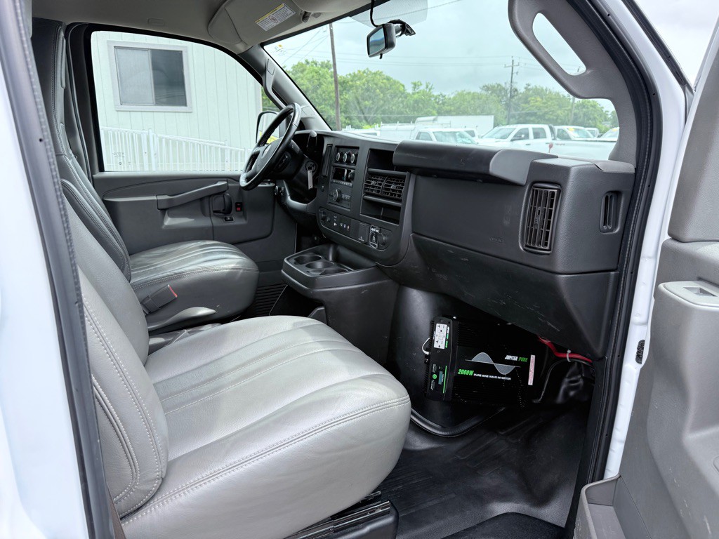 2022 GMC Savana Image 12