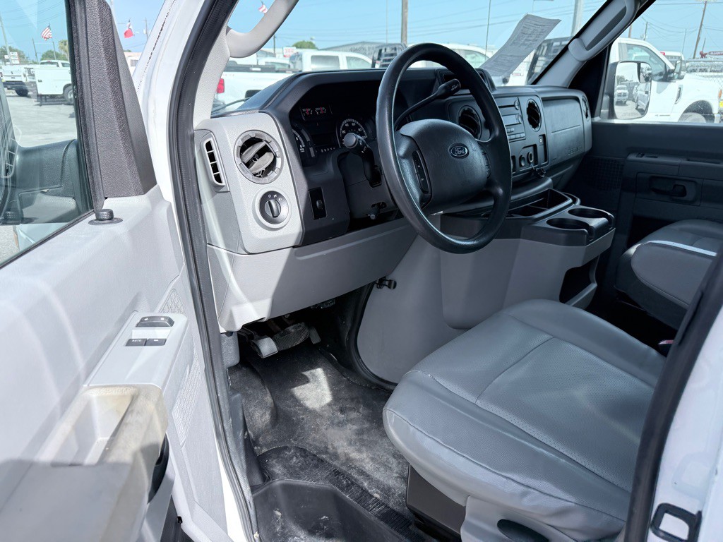 2011 Ford Econoline Image 9