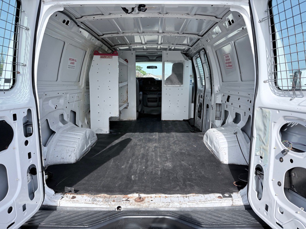 2011 Ford Econoline Image 10