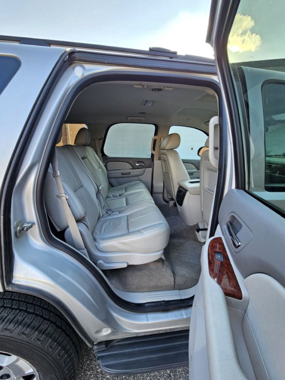 2011 Chevrolet Tahoe Image 11