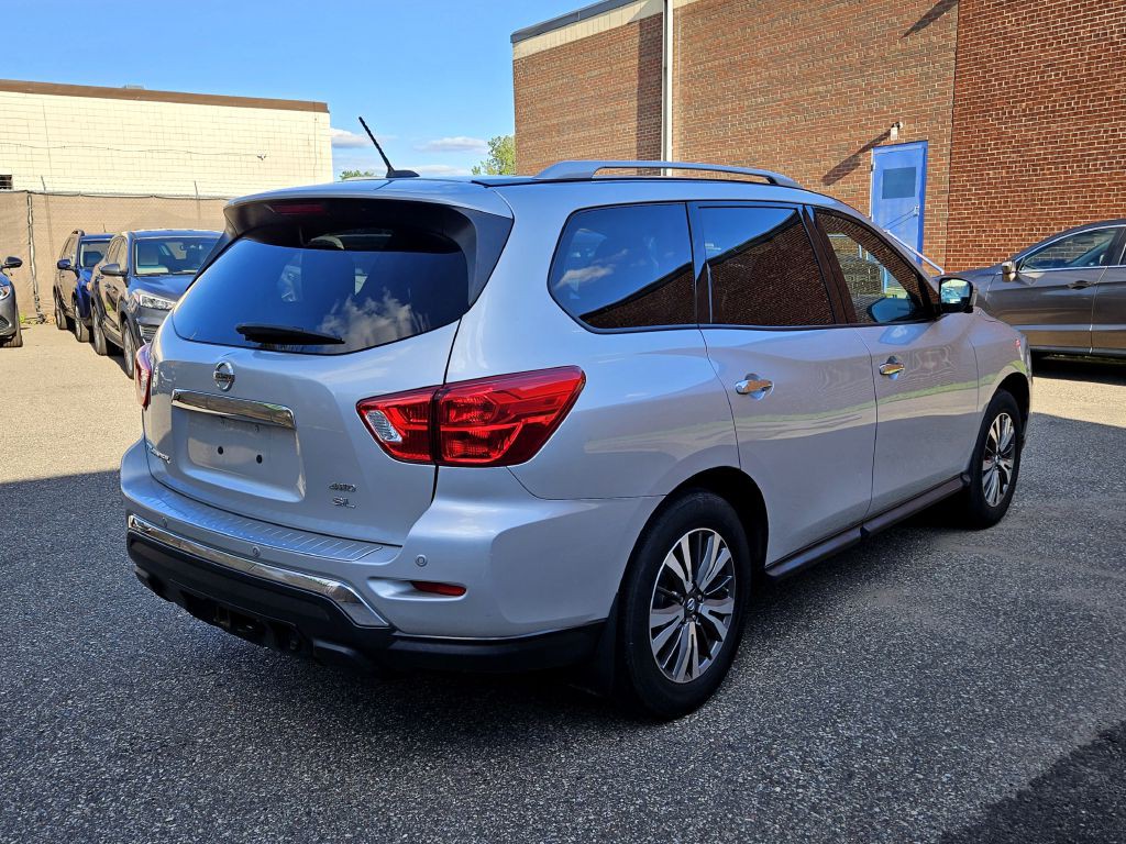 2017 Nissan Pathfinder Image 2