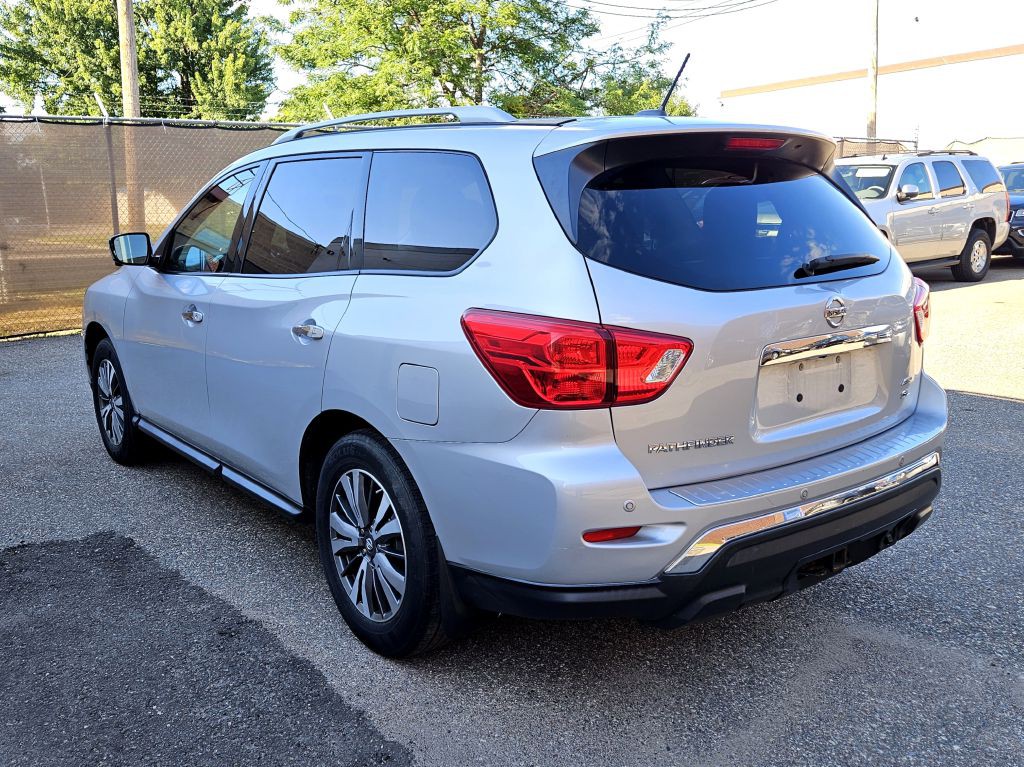 2017 Nissan Pathfinder Image 4