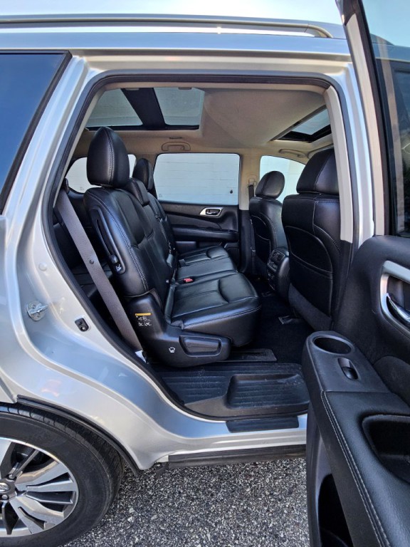 2017 Nissan Pathfinder Image 11
