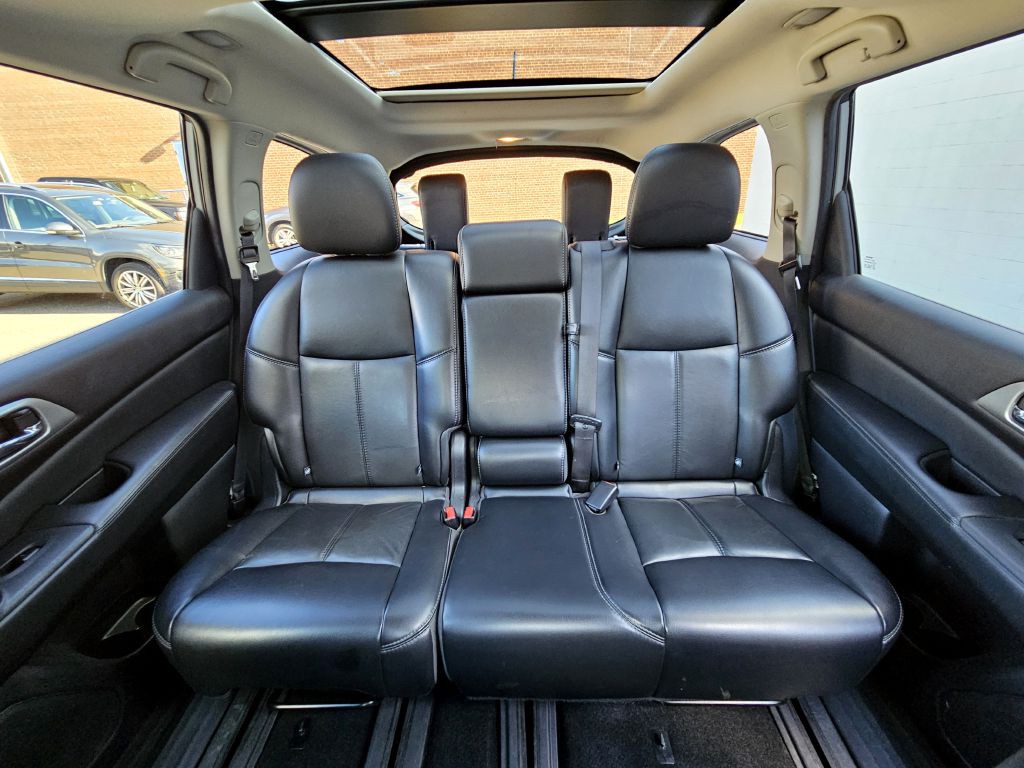 2017 Nissan Pathfinder Image 12