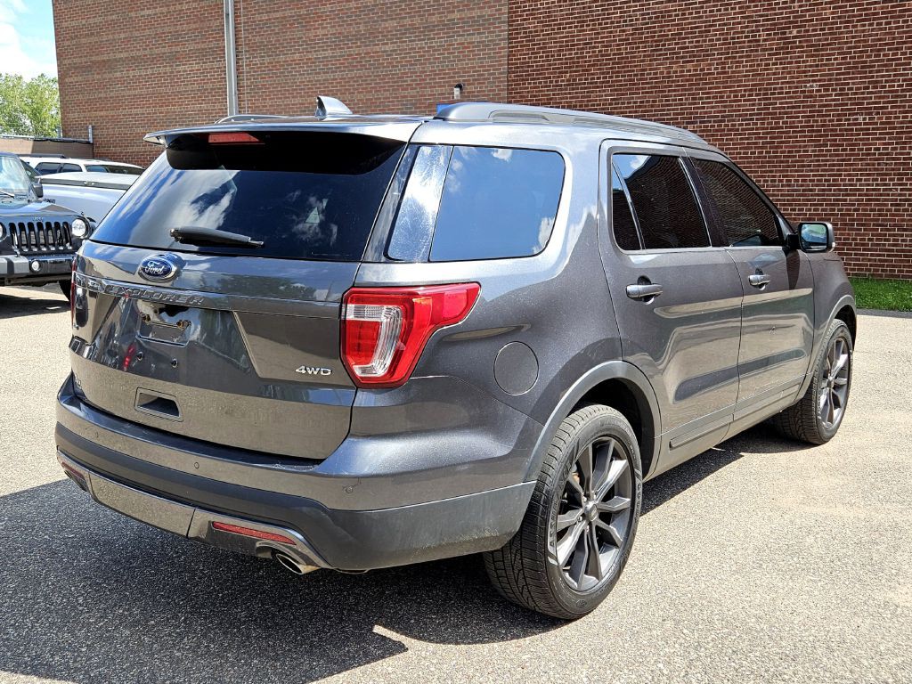 2017 Ford Explorer Image 2