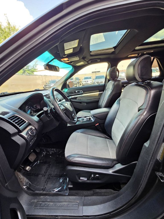 2017 Ford Explorer Image 8