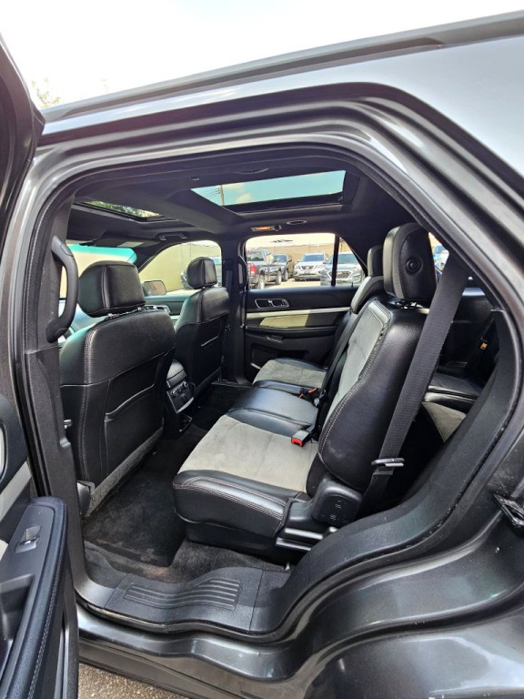 2017 Ford Explorer Image 9
