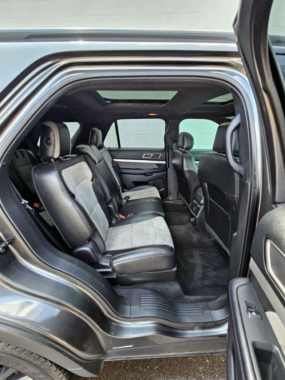 2017 Ford Explorer Image 11