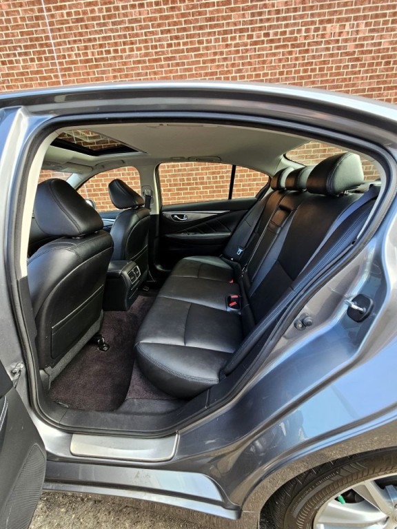 2015 INFINITI Q50 Image 9