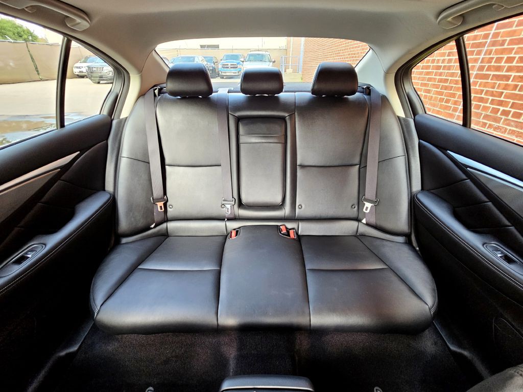 2015 INFINITI Q50 Image 12