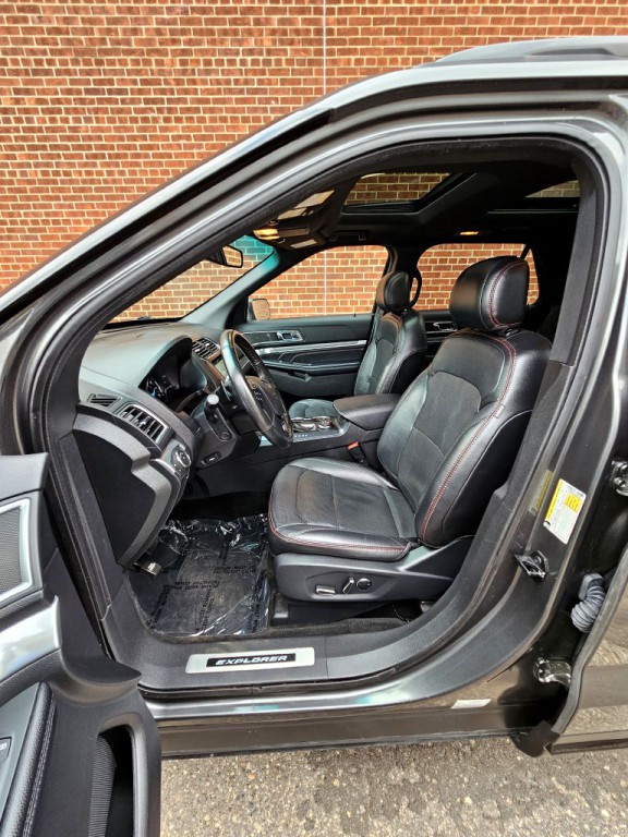 2017 Ford Explorer Image 8