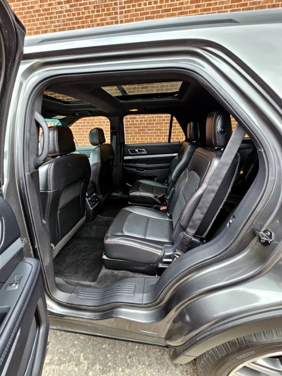 2017 Ford Explorer Image 9