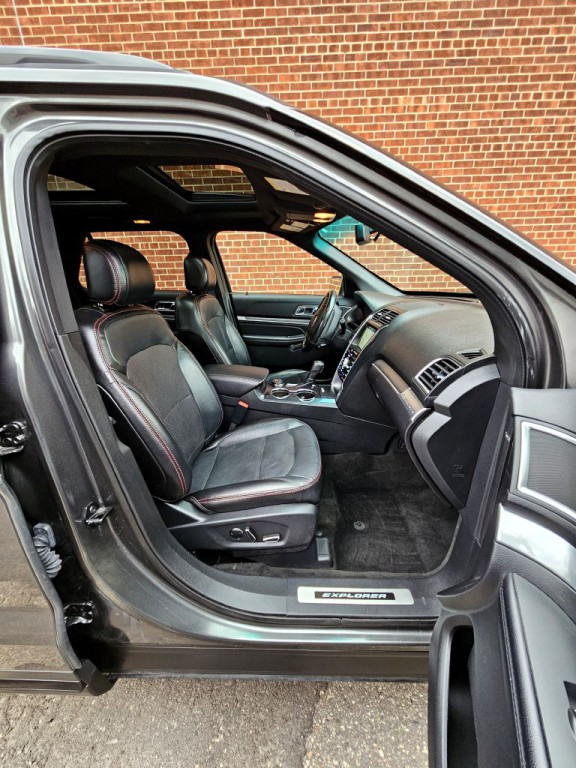 2017 Ford Explorer Image 10